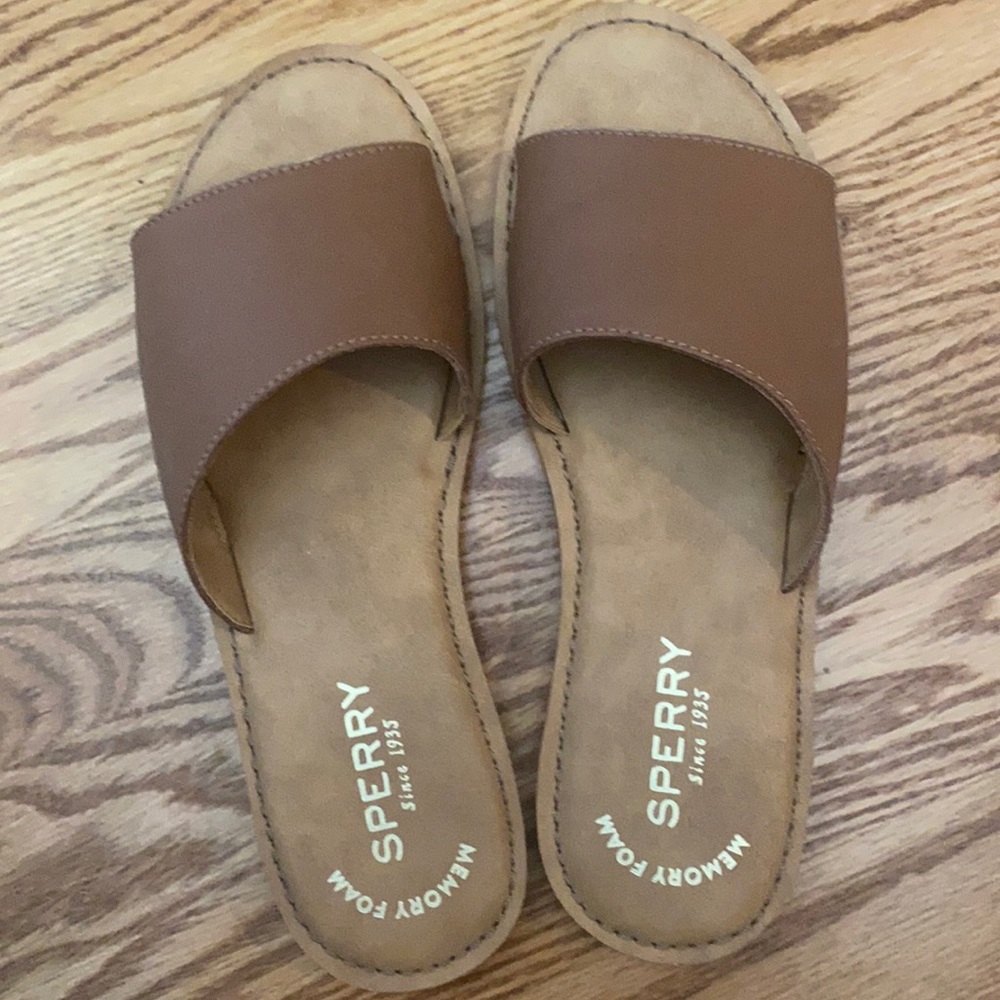 Sperry sandals worn once has memory foam in base